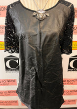 Charger l'image dans la galerie, NWT Lace Sleeve Faux Leather Tunic (Size L)