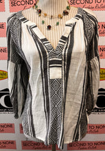 Load image into Gallery viewer, B&W Pattern Stripe Lightweight Top (Size XS)
