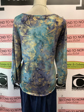 Load image into Gallery viewer, Alia Petite Gold Leaf Long Sleeve (Size Petite L)