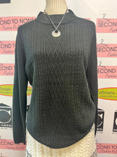 Cargar imagen en el visor de la galería, Cable Knit Mock Neck Sweater (Size L)