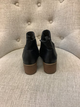 Load image into Gallery viewer, Dr. Scholl’s Ankle Boots (Size 6.5)