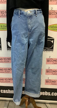 Load image into Gallery viewer, Levi Strauss Heritage High Rise Loose Straight Jeans (Size 6)