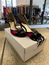 Cargar imagen en el visor de la galería, Nine West Two Tone Satin Heels (Size 6)