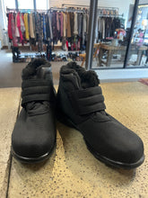 Cargar imagen en el visor de la galería, Clinic Extra Black Winter Boots (Size 9W)