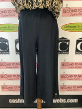 Cargar imagen en el visor de la galería, Melanie Lyne Black Palazzo Pants (Size 8)