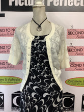 Charger l'image dans la galerie, Suzy Shier Cropped Shawl (Size L)