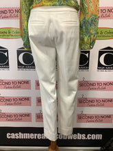 Cargar imagen en el visor de la galería, Melanie Lyne White Straight Leg Pants (Size 6)