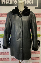 Cargar imagen en el visor de la galería, Vintage Nuage Faux Leather Brown Coat (Size L)