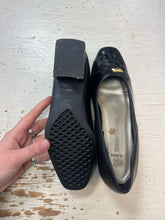 Load image into Gallery viewer, Vintage Tender Tootsies “Glenda” Black Dress Shoe (Size 8W)