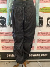 Cargar imagen en el visor de la galería, Lululemon Black Studio Pants (Size 8)