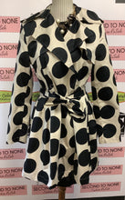 Cargar imagen en el visor de la galería, Katherine Barclay PolkaDot Trench Coat (Size S)