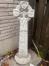 Cargar imagen en el visor de la galería, Large Celtic Cross Cement Garden Art