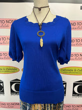 Load image into Gallery viewer, Cable & Gauge Scalloped Neck Knit Top (Size M)