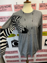 Cargar imagen en el visor de la galería, Zebra Dramatic Sweater
