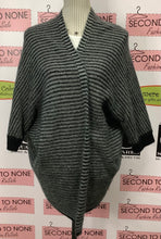Load image into Gallery viewer, Maurice’s Knit Shrug Cardi (One Size)