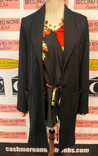 Load image into Gallery viewer, Canadian Made Long Black Cottage Sweater (Size M)