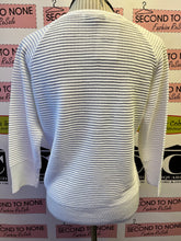 Cargar imagen en el visor de la galería, Textured V-Neck Top (Only 2 White Left!)