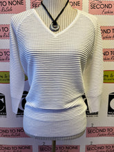 Cargar imagen en el visor de la galería, Textured V-Neck Top (Only 2 White Left!)