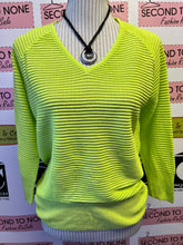 Cargar imagen en el visor de la galería, Textured V-Neck Top (Only 2 White Left!)