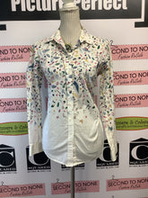 Load image into Gallery viewer, Joules Botanical Button Up (Size 6)