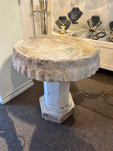 Cargar imagen en el visor de la galería, Vintage Concrete Birdbath