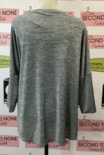 Load image into Gallery viewer, Tribal Silver Layer Top (Size L)