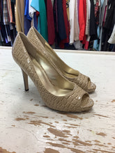 Load image into Gallery viewer, Nine West Snake Skin Print Pumps (Size 8)