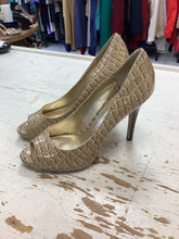 Load image into Gallery viewer, Nine West Snake Skin Print Pumps (Size 8)