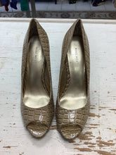 Load image into Gallery viewer, Nine West Snake Skin Print Pumps (Size 8)