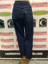 Cargar imagen en el visor de la galería, Levi Strauss Dark Wash Jeans (Size W30/L30)