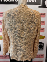 Cargar imagen en el visor de la galería, 100% Silk Lacy Jacket (Size 16)
