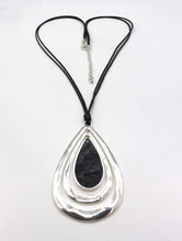 Cargar imagen en el visor de la galería, Teardrop Rope Necklace (Restocked!)