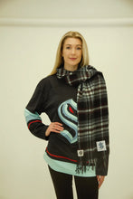 Cargar imagen en el visor de la galería, Official NHL-Licenced 100% Lambswool Tartan Scarf (29 Teams)