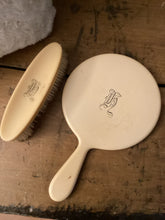 Cargar imagen en el visor de la galería, Juego de tocador Birks francés vintage de marfil