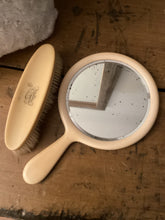 Cargar imagen en el visor de la galería, Juego de tocador Birks francés vintage de marfil