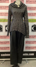 Charger l'image dans la galerie, Pull à col bénitier vintage Nine West (Taille S)