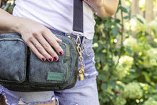 Cargar imagen en el visor de la galería, Dijes para bolsos Kedzie (¡solo quedan 8 estilos!)