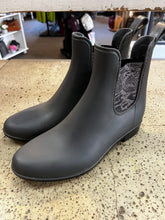 Load image into Gallery viewer, Grey Rain Boots (Size 6)

