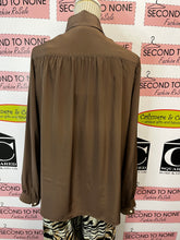 Load image into Gallery viewer, Vintage Button Up Shirt (Size 16)
