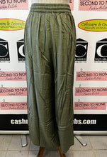Load image into Gallery viewer, Button Wide Leg Pants (3 Colours)
