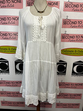 Charger l'image dans la galerie, White Crochet Lace Summer Dress (Size M)
