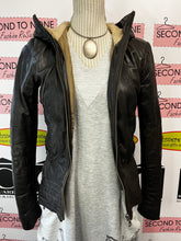Cargar imagen en el visor de la galería, Danier Hooded &amp; Lined Leather Jacket (Size 3XS)
