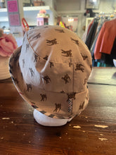 Charger l'image dans la galerie, Reversible Vintage Burberry London Children’s Hat
