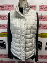 Load image into Gallery viewer, GAP Puffer Vest (Size M)
