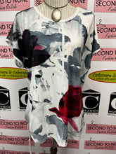 Load image into Gallery viewer, Rose Printed T-Shirt (Size XXL)

