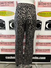 Cargar imagen en el visor de la galería, Apt.9 Leopard Print Jeans (Size 12)

