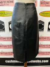 Charger l'image dans la galerie, Genuine Leather Mid-Length Skirt (Size 8)
