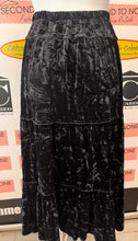 Cargar imagen en el visor de la galería, Crushed Velvet Skirt (Size M/L)
