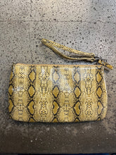 Charger l'image dans la galerie, Yellow Snakeskin Print Rosette Clutch
