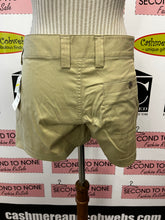 Load image into Gallery viewer, NWT Under Armour Khaki Shorts (Size 10)
